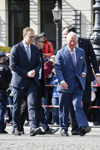 Prinz Charles und Camilla am Brandenburger Tor in Berlin