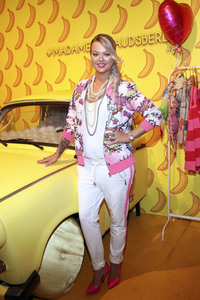 Natascha Ochsenknecht präsentiert ihre Modekollektion in Berlin