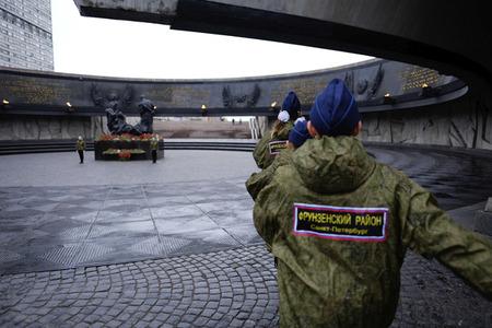 Gedenken an die Opfer der Leningrader Blockade in St. Petersburg