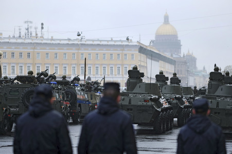 Generalprobe der Militärparade in St. Petersburg
