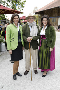 Prinz Charles und Herzogin Camilla besuchen einen Bio-Bauernhof in Glonn