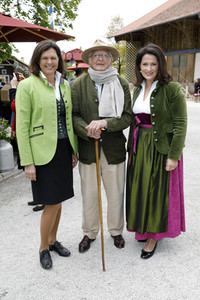 Prinz Charles und Herzogin Camilla besuchen einen Bio-Bauernhof in Glonn