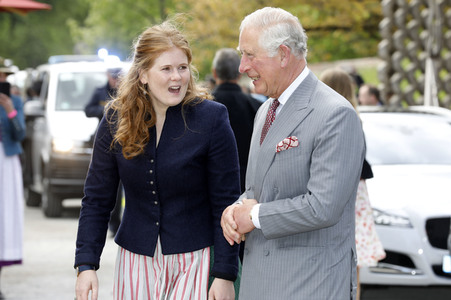 Prinz Charles und Herzogin Camilla besuchen einen Bio-Bauernhof in Glonn