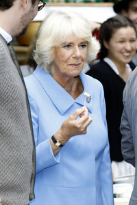 Prinz Charles und Herzogin Camilla besuchen einen Bio-Bauernhof in Glonn