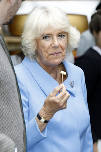 Prinz Charles und Herzogin Camilla besuchen einen Bio-Bauernhof in Glonn