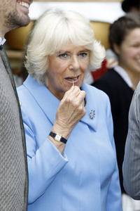 Prinz Charles und Herzogin Camilla besuchen einen Bio-Bauernhof in Glonn