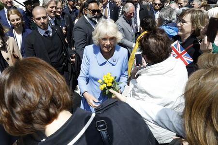 Prinz Charles und Herzogin Camilla besuchen einen Bio-Bauernhof in Glonn