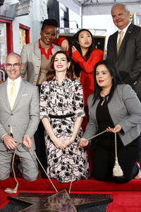 Anne Hathaway erhält einen Stern auf dem Hollywood Walk of Fame in Los Angeles