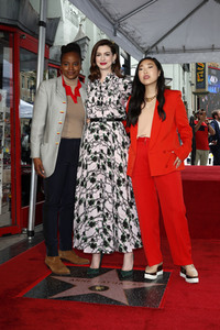 Anne Hathaway erhält einen Stern auf dem Hollywood Walk of Fame in Los Angeles