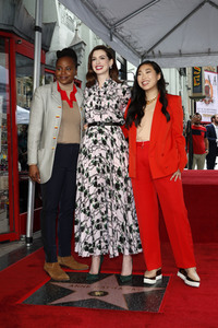 Anne Hathaway erhält einen Stern auf dem Hollywood Walk of Fame in Los Angeles