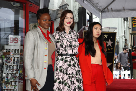 Anne Hathaway erhält einen Stern auf dem Hollywood Walk of Fame in Los Angeles