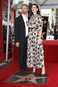 Anne Hathaway erhält einen Stern auf dem Hollywood Walk of Fame in Los Angeles