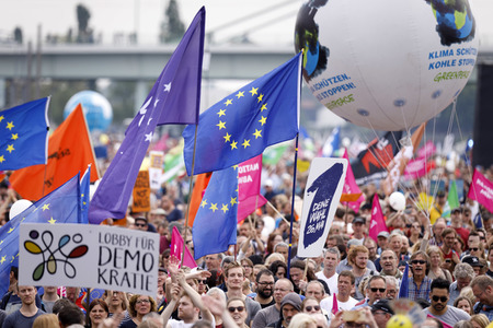 Demonstration 'Ein Europa für alle - Deine Stimme gegen den Nationalismus' in Köln