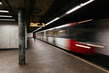 Symbolfoto Bahnsteig