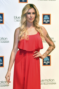 Fashion Show der Damen Beachwear Kollektion 2019 von ALDI Süd in München