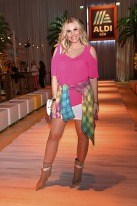 Fashion Show der Damen Beachwear Kollektion 2019 von ALDI Süd in München