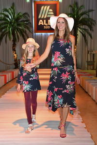 Fashion Show der Damen Beachwear Kollektion 2019 von ALDI Süd in München