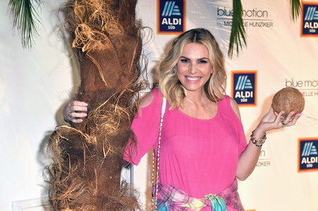 Fashion Show der Damen Beachwear Kollektion 2019 von ALDI Süd in München