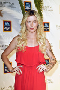 Fashion Show der Damen Beachwear Kollektion 2019 von ALDI Süd in München