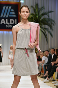 Fashion Show der Damen Beachwear Kollektion 2019 von ALDI Süd in München