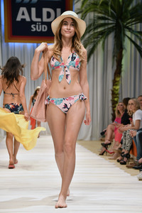 Fashion Show der Damen Beachwear Kollektion 2019 von ALDI Süd in München