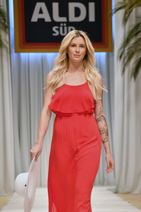 Fashion Show der Damen Beachwear Kollektion 2019 von ALDI Süd in München