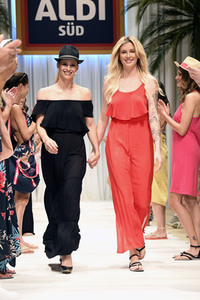 Fashion Show der Damen Beachwear Kollektion 2019 von ALDI Süd in München