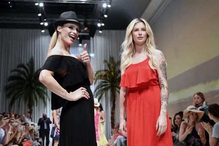 Fashion Show der Damen Beachwear Kollektion 2019 von ALDI Süd in München