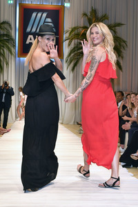 Fashion Show der Damen Beachwear Kollektion 2019 von ALDI Süd in München