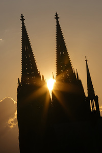 Kölner Dom bei Sonnenuntergang