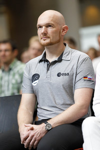 Eintrag von Alexander Gerst in das goldene Buch der Stadt Köln