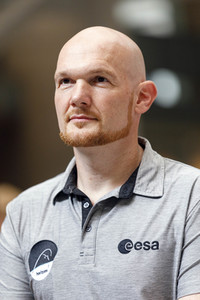 Eintrag von Alexander Gerst in das goldene Buch der Stadt Köln