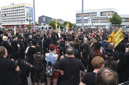 Demonstration von Bersuchern des Wave-Gotik-Treffens und Extinction Rebellion in Leipzig