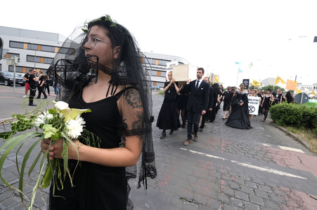 Demonstration von Bersuchern des Wave-Gotik-Treffens und Extinction Rebellion in Leipzig