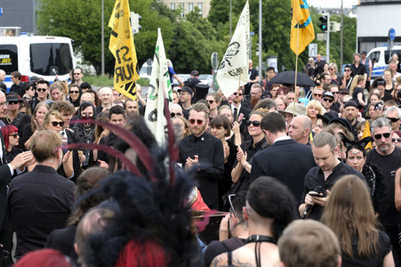 Demonstration von Bersuchern des Wave-Gotik-Treffens und Extinction Rebellion in Leipzig