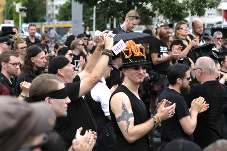 Demonstration von Bersuchern des Wave-Gotik-Treffens und Extinction Rebellion in Leipzig