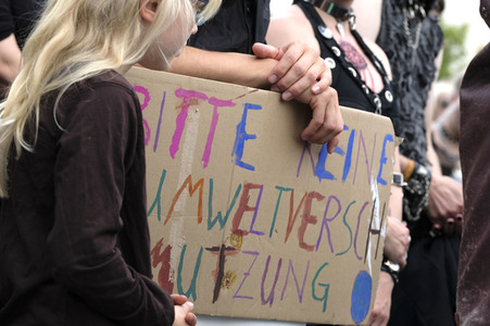 Demonstration von Bersuchern des Wave-Gotik-Treffens und Extinction Rebellion in Leipzig