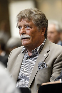 Eintrag von Axel Freimuth in das Goldene Buch der Stadt Köln