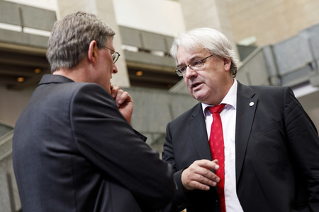 Eintrag von Axel Freimuth in das Goldene Buch der Stadt Köln