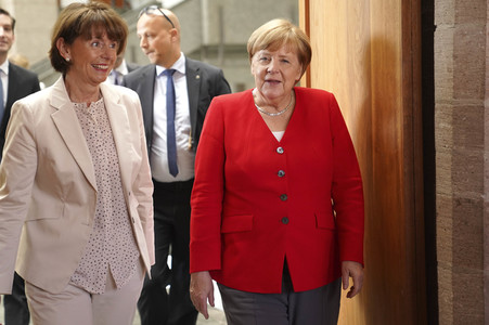 Eintrag von Bundeskanzlerin Angela Merkel in das Goldene Buch der Stadt Köln