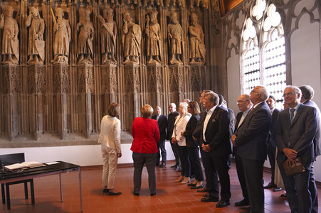 Eintrag von Bundeskanzlerin Angela Merkel in das Goldene Buch der Stadt Köln
