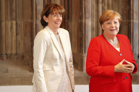 Eintrag von Bundeskanzlerin Angela Merkel in das Goldene Buch der Stadt Köln