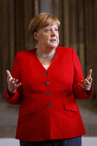 Eintrag von Bundeskanzlerin Angela Merkel in das Goldene Buch der Stadt Köln