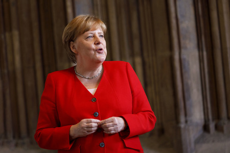 Eintrag von Bundeskanzlerin Angela Merkel in das Goldene Buch der Stadt Köln