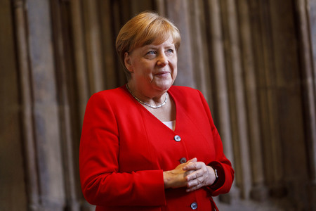 Eintrag von Bundeskanzlerin Angela Merkel in das Goldene Buch der Stadt Köln