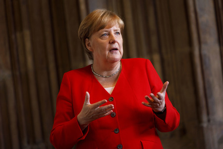 Eintrag von Bundeskanzlerin Angela Merkel in das Goldene Buch der Stadt Köln