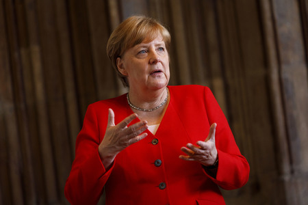 Eintrag von Bundeskanzlerin Angela Merkel in das Goldene Buch der Stadt Köln