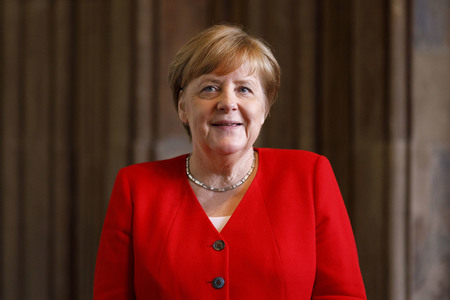 Eintrag von Bundeskanzlerin Angela Merkel in das Goldene Buch der Stadt Köln