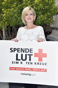 Fototermin zum 16. Internationalen Weltblutspendertag im Humboldt Carré in Berlin