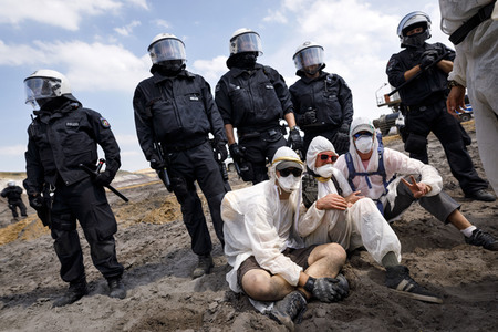 'Ende Gelände' Demonstration in Hochneukirch